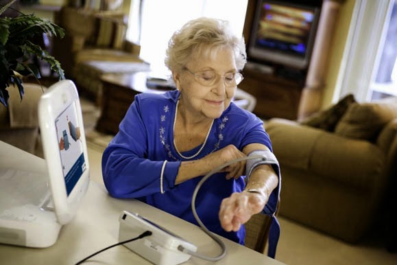 Cách tự đo huyết áp bằng máy đo huyết áp điện tử tại nhà