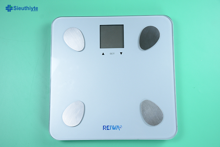 Có 2 loại cân sức khỏe điện tử phổ biến gồm loại cân chỉ đo được cân nặng và loại cân đo chỉ số cơ thể