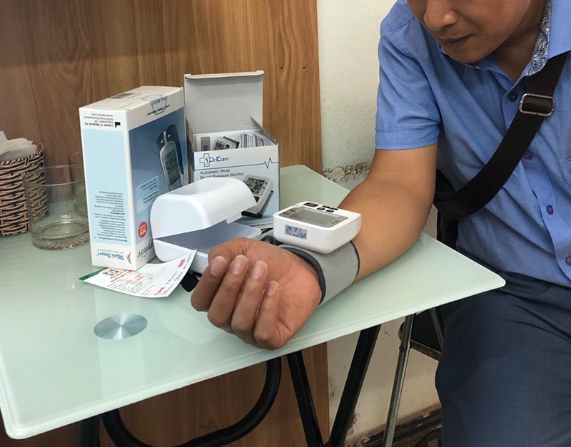 Máy đo huyết áp điện tử cổ tay MediKare-DK39 Plus
