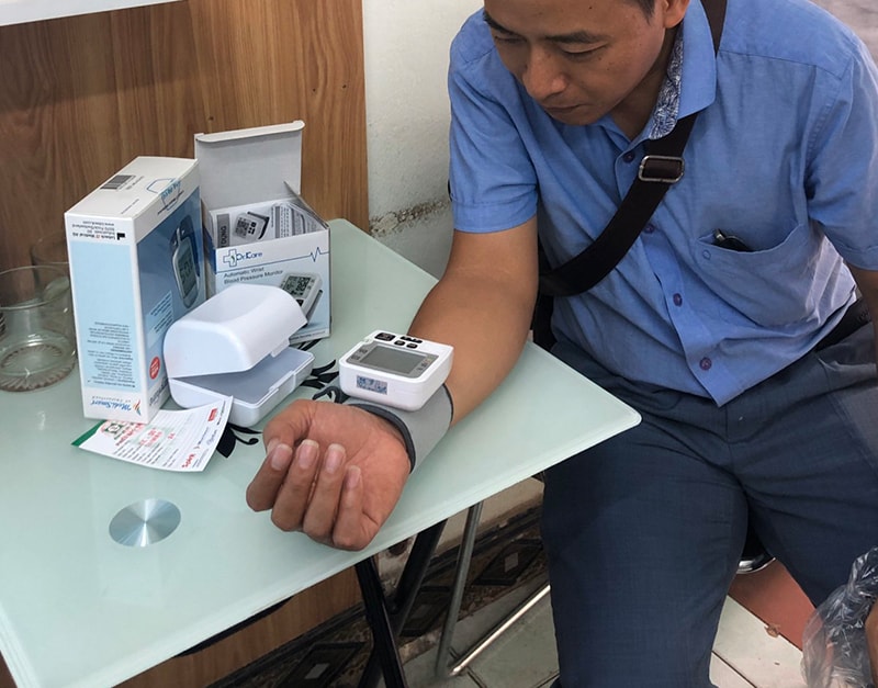 Máy đo huyết áp điện tử cổ tay MediKare-DK39 Plus
