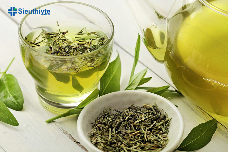 Polyphenol và catechin trong trà xanh hoạt động như chất chống oxy hóa bảo vệ tim mạch
