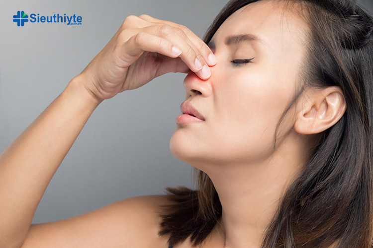 Biến chứng lệch vách ngăn mũi có thể xảy ra nếu viêm xoang mạn tính không được điều trị
