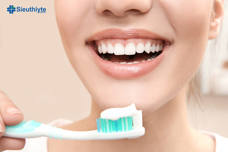 Đừng quên duy trì thói quen đánh răng 2 lần/ngày để vệ sinh và giúp răng trắng sáng bạn nhé