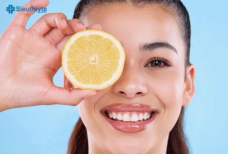 Chanh có tác dụng gì với da? Vitamin C trong chanh giúp ngăn lão hóa và giảm nếp nhăn
