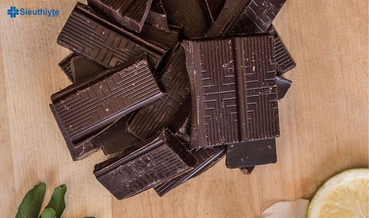 Sô cô la đen cũng là thực phẩm giàu chất xơ