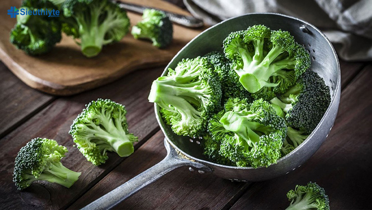 Bông cải xanh là loại rau chứa nhiều chất xơ bạn có thể thêm vào bữa ăn hàng ngày