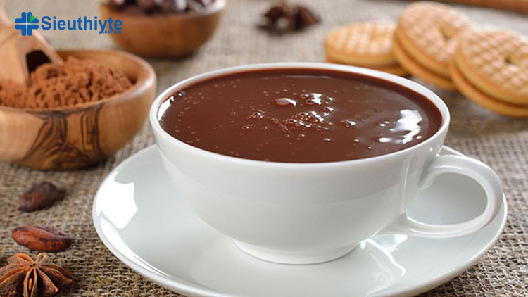 Uống chocolate nóng giúp cơ thể bổ sung đủ lượng magie để dễ ngủ hơn