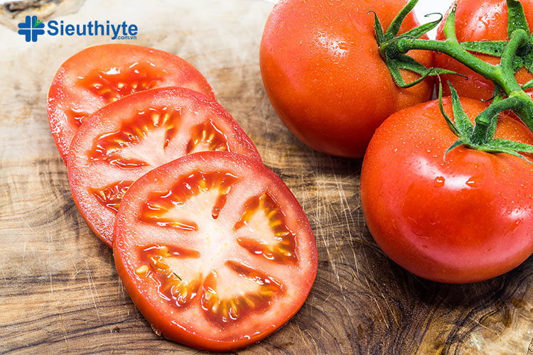 Một quả cà chua vừa phải có thể cung cấp cho bạn 20% giá trị vitamin A hàng ngày