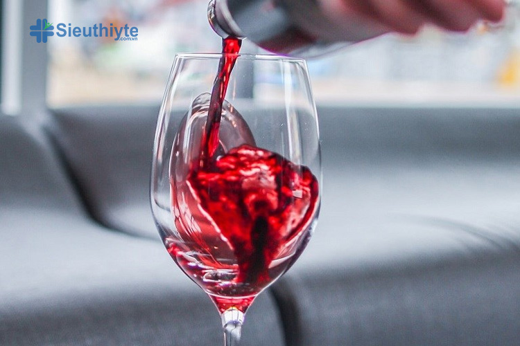 Uống một ly rượu vang đỏ giúp giảm lượng đường trong máu