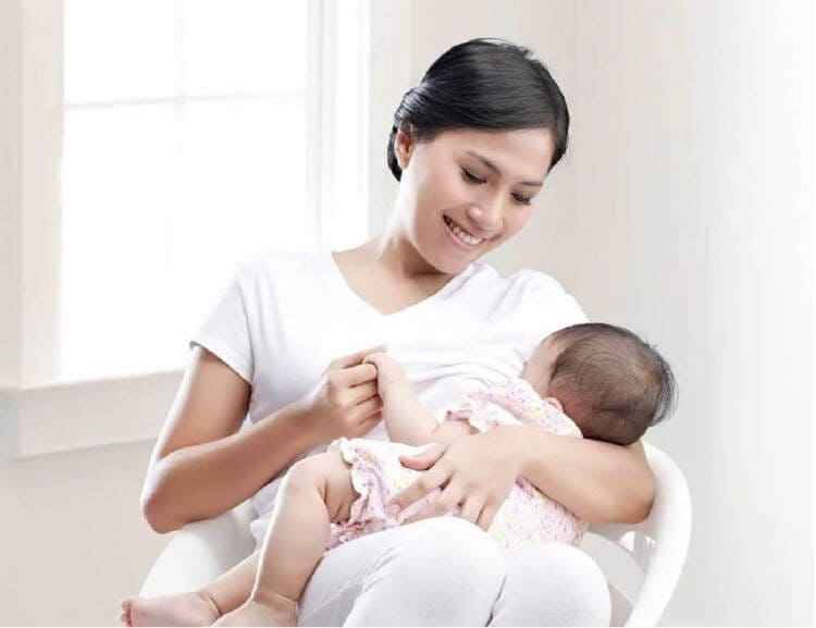 Tư thế cho con bú đúng cách mang lại sự thoải mái cho mẹ và bé