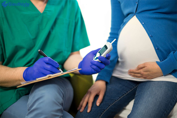 Kiểm tra đường huyết mỗi ngày - Khám thai định kỳ theo bác sĩ