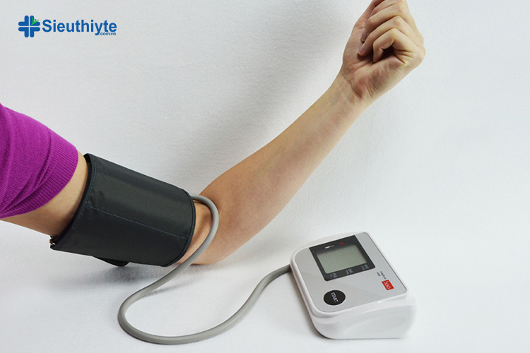Huyết áp thấp nên làm gì? Người bệnh cần thường xuyên kiểm tra huyết áp