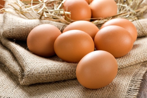 Các chế độ ăn uống khác có thể giúp kiểm soát cao huyết áp khi kết hợp với ăn trứng? 