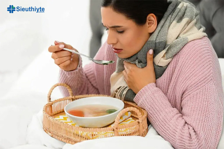 Khi bị đau họng, bạn nên ăn những món ăn mềm và dễ nuốt như súp