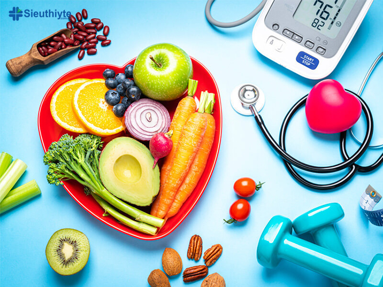 Người bệnh nên kết hợp việc ăn uống lành mạnh với đo huyết áp mỗi ngày