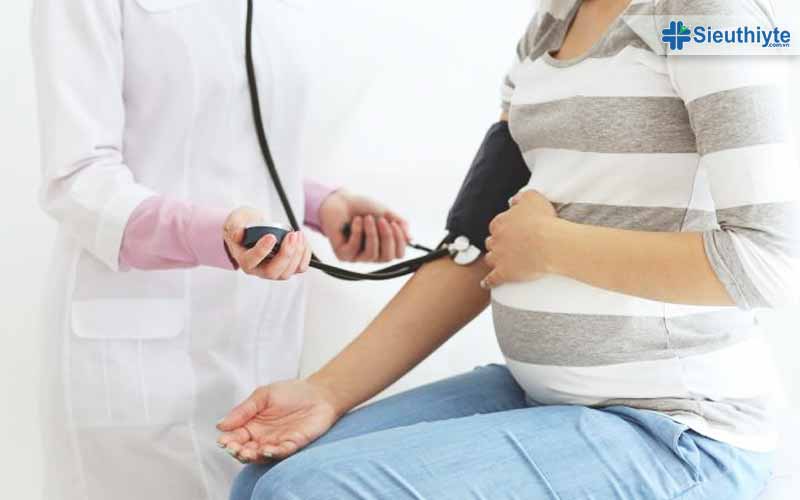 Những thay đổi nào trong thang đo huyết áp của mẹ bầu trong suốt quá trình thai kỳ?
