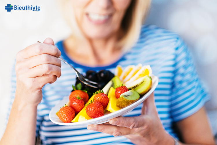 Trái cây và rau có chứa kali, vitamin và khoáng chất giúp giảm huyết áp