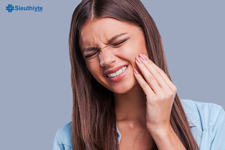 Viêm xoang có thể gây đau nướu, dẫn đến đau răng hàm trên