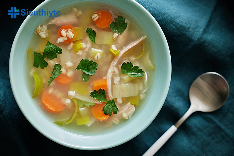 Các chất dinh dưỡng trong súp nóng có tác dụng chống viêm, giảm nhanh triệu chứng xoang