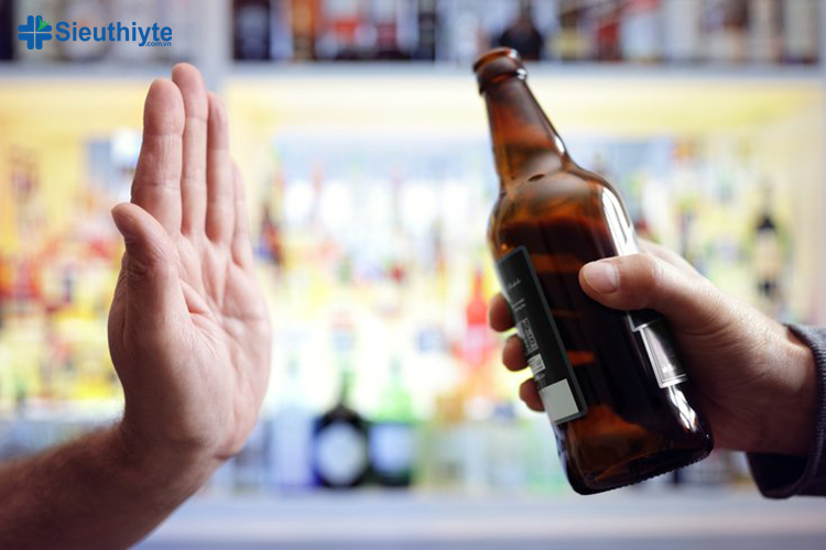 Những loại thức uống có cồn như bia rượu có thể làm viêm xương khớp trầm trọng hơn