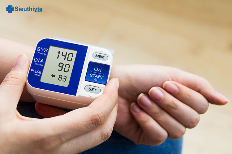 Người cao huyết áp có chỉ số huyết áp là từ 135/85 trở lên