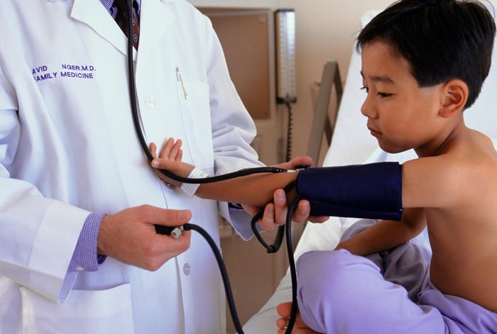 Yếu tố nguy cơ nào gây huyết áp cao ở trẻ nhỏ?