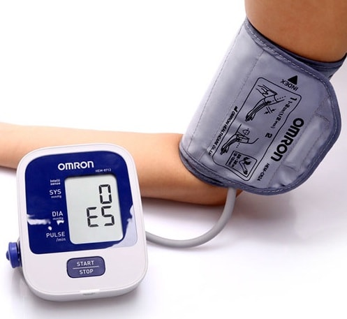 cách sử dụng máy đo huyết áp bắp tay omron HEM-7121