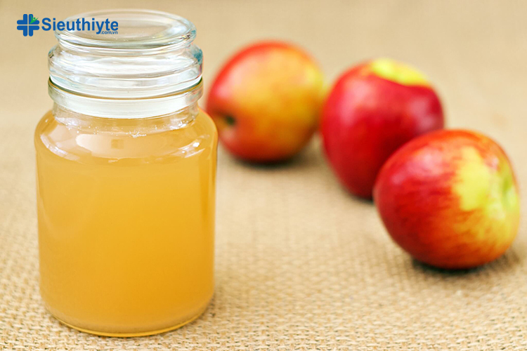 Giấm táo khi trộn với nước sẽ làm tăng lưu lượng máu và giảm bầm tím nhanh chóng