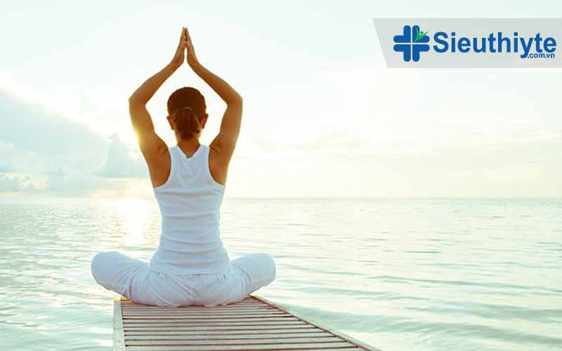 Tập luyện yoga ngoài trời 30 phút mỗi ngày giúp thư giãn hiệu quả. Tập luyện yoga ngoài trời 30 phút mỗi ngày giúp thư giãn hiệu quả.