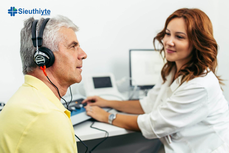 Bạn cần đến các cơ sở y tế uy tín để được thăm khám về khả năng nghe