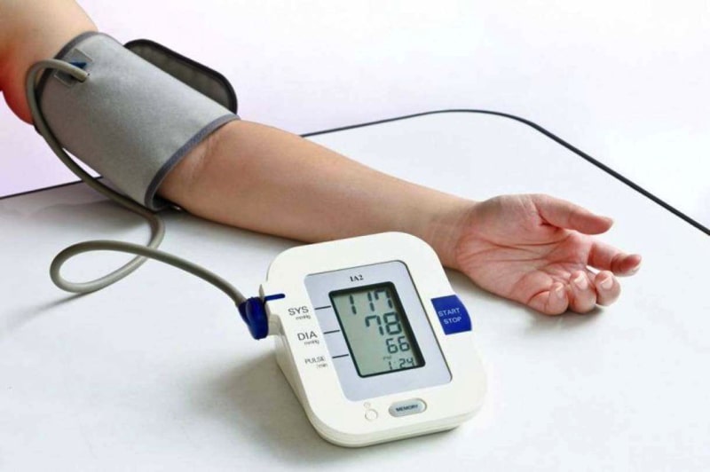 Mua máy đo huyết áp điện tử thì loại nào tốt?
