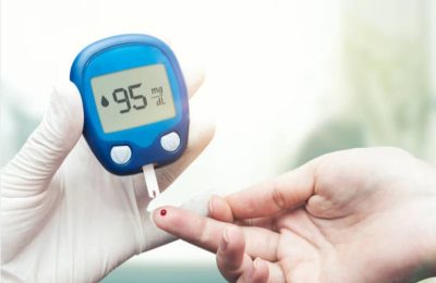 Bạn nên chọn máy đo đường huyết với kiểu dáng nhỏ gọn, dễ mang theo bên mình
