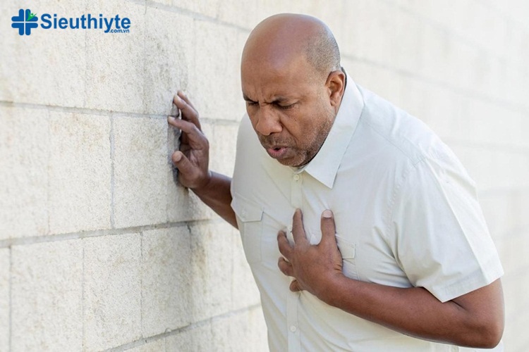 Khó thở là triệu chứng phổ biến của huyết áp cao