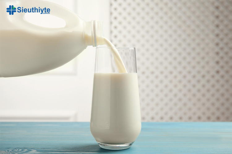 Huyết áp cao uống gì? Sữa tách béo chứa kali, canxi và magiê giúp giảm huyết áp