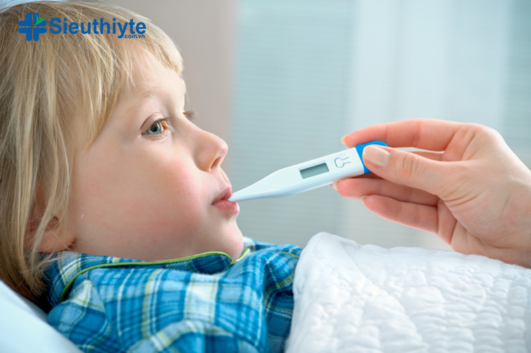 Bạn có thể kiểm tra nhiệt độ của trẻ bằng nhiệt kế đo miệng, đo trực tràng và đo ở nách