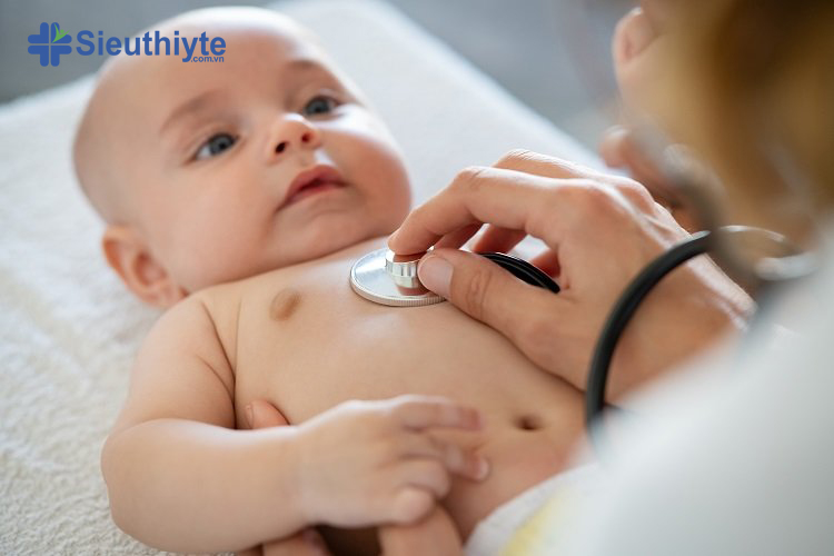Cách hạ sốt cho trẻ sơ sinh 2 tháng tuổi tốt nhất là đưa bé đến ngay bệnh viện