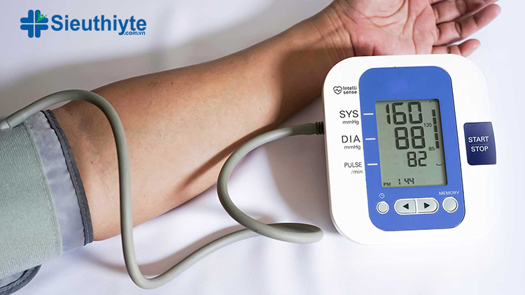 Kiểm tra độ chính xác của lần đo huyết áp đầu tiên bằng việc đo nhiều lần và so sánh kết quả