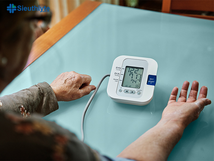 Máy đo huyết áp điện tử thường được sử dụng để tự đo huyết áp tại nhà