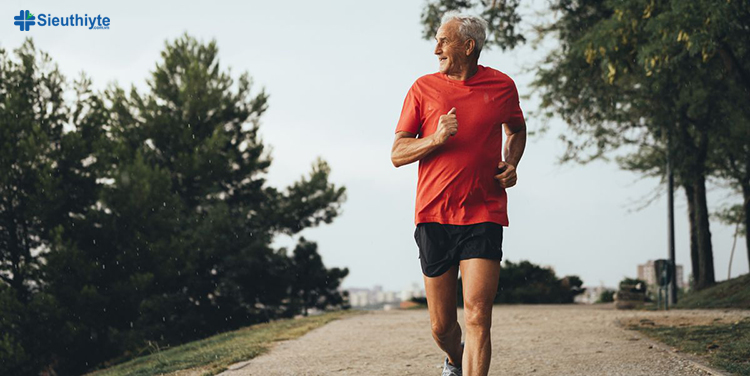Chạy đều vừa phải có thể giúp giảm phù chân ở người già