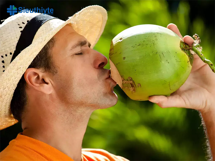 Nhiều nghiên cứu cho biết nước dừa có hiệu quả ngăn ngừa sỏi thận trong cơ thể
