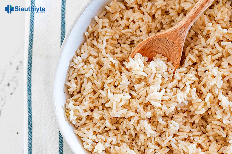 Gạo lứt là một loại ngũ cốc nguyên hạt mang nhiều chất dinh dưỡng tốt cho sức khỏe
