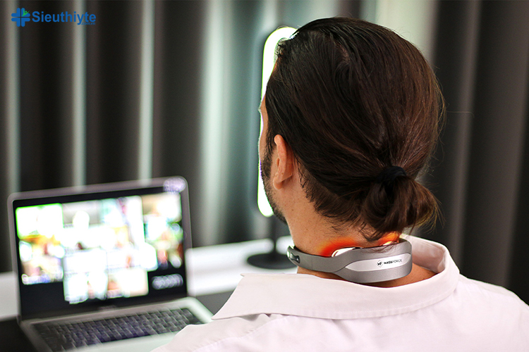 Sử dụng máy massage cổ giúp bạn giảm các cơn đau nhức cổ, vai, gáy mỗi ngày