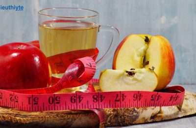 Giấm táo giảm cân nhờ tác dụng ức chế sự thèm ăn nhẹ 