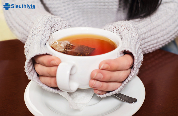Bất kỳ loại trà nóng nào cũng sẽ rất tốt cho bạn khi bị đau họng