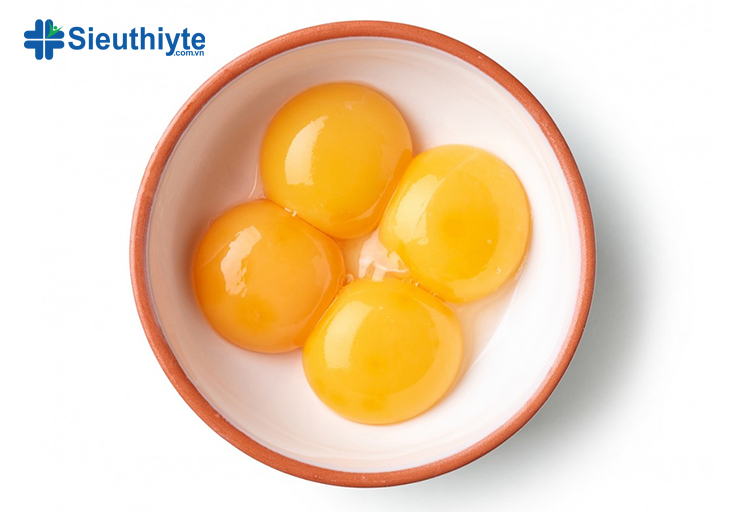 Lòng đỏ một quả trứng lớn chứa 37 IU vitamin D