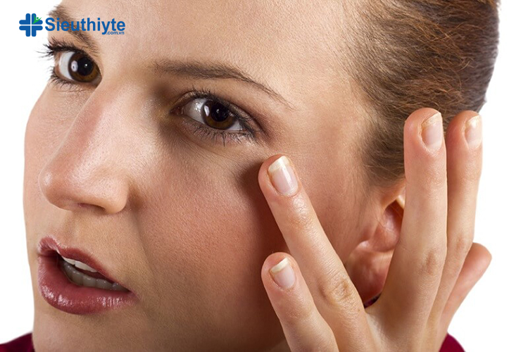 Cách massage mắt giảm quầng thâm và bọng mắt