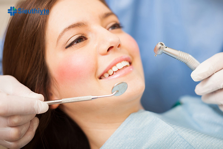 Bạn nên đến gặp nha sĩ để làm sạch và kiểm tra răng 2 lần một năm