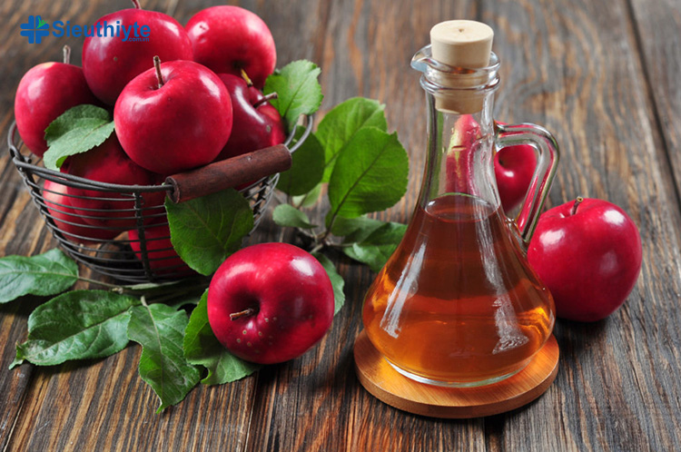 Giấm táo có tính kháng khuẩn giúp ngăn ngừa nhiễm trùng và giảm viêm do bị ong đốt