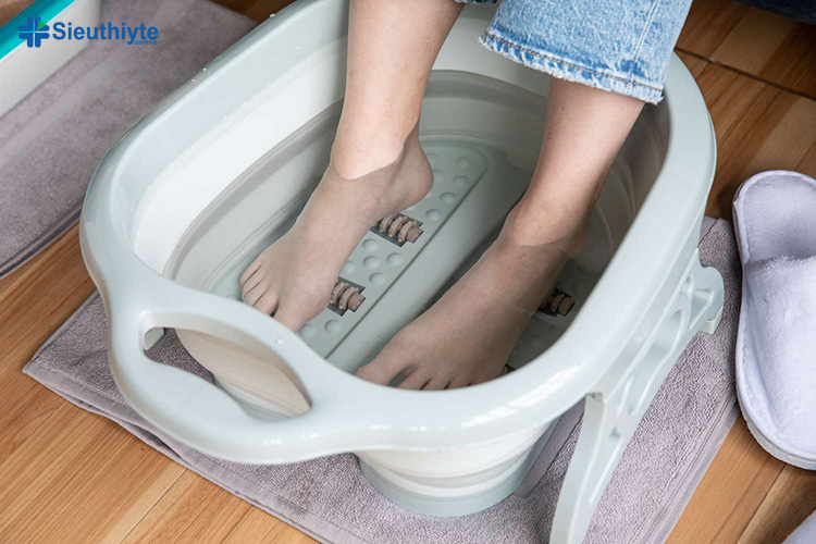 Ngâm chân trong nước nóng giúp tăng cường miễn dịch và phòng ngừa một số bệnh tật