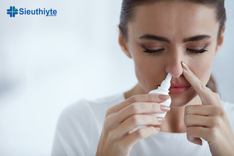Bạn có thể dùng nước nhỏ muỗi làm lỏng chất nhầy và loại bỏ các chất gây kích ứng trong mũi